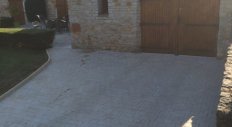 Giraud Maçonnerie - Réfection d'une cour en pavés à Lachassagne (après travaux)